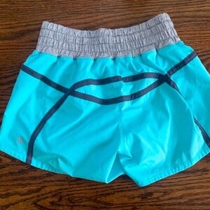 Lululemon tracker (?) Aqua shorts size 6